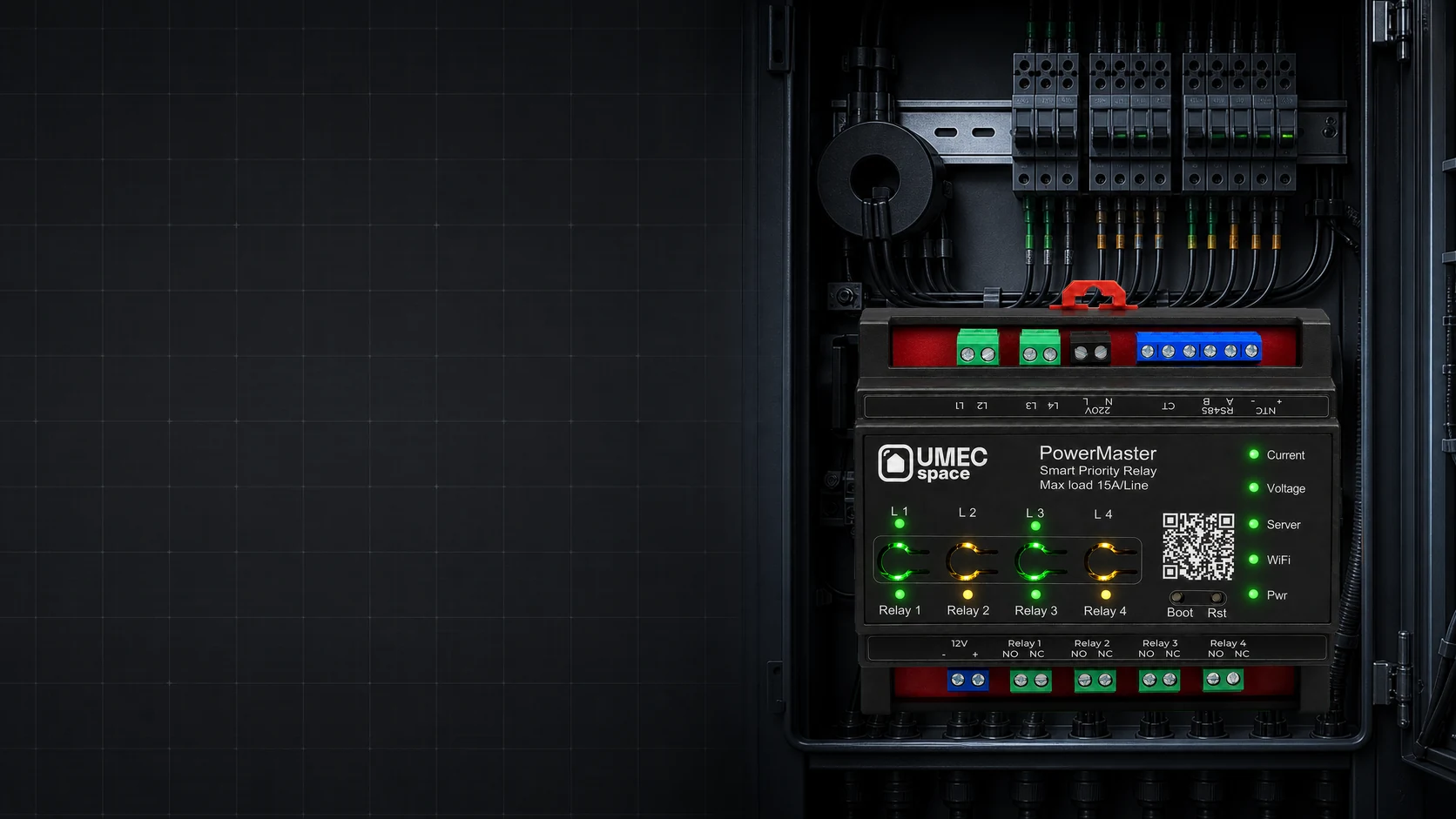 Открытый электрический щит с реальным PowerMaster на DIN-рейке и аккуратной коммутацией